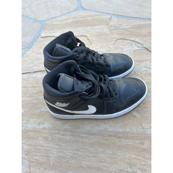 Nike Air Jordan 1 Mid Black White BQ6472-011 Women's Sz 8.5 BZ - Picture 1 of 6